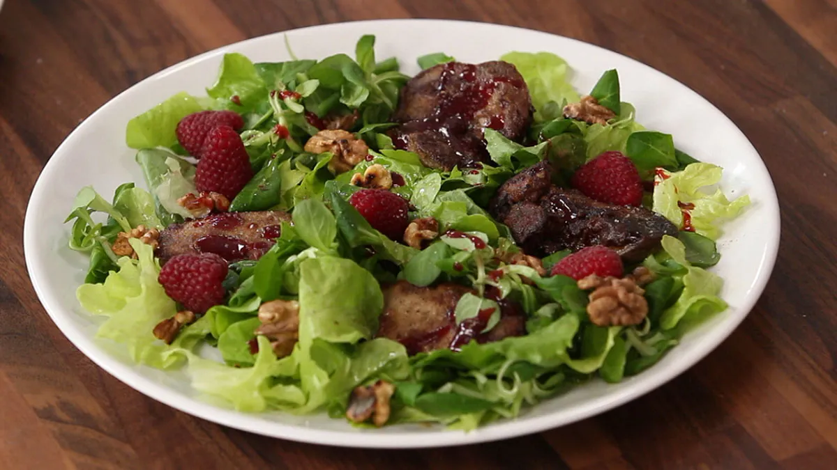 Sałatka z wątróbką drobiową