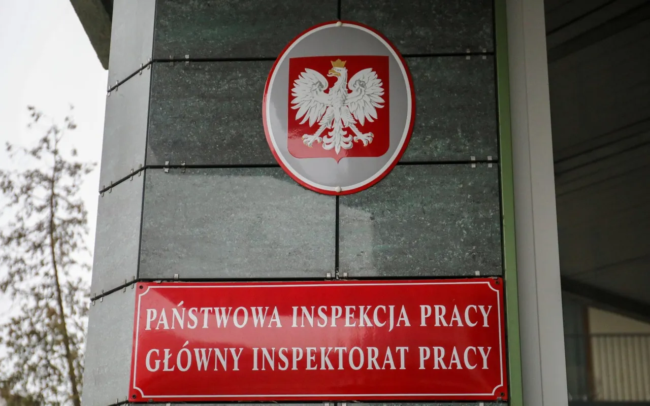 Państwowa Inspekcja Pracy logo budynek