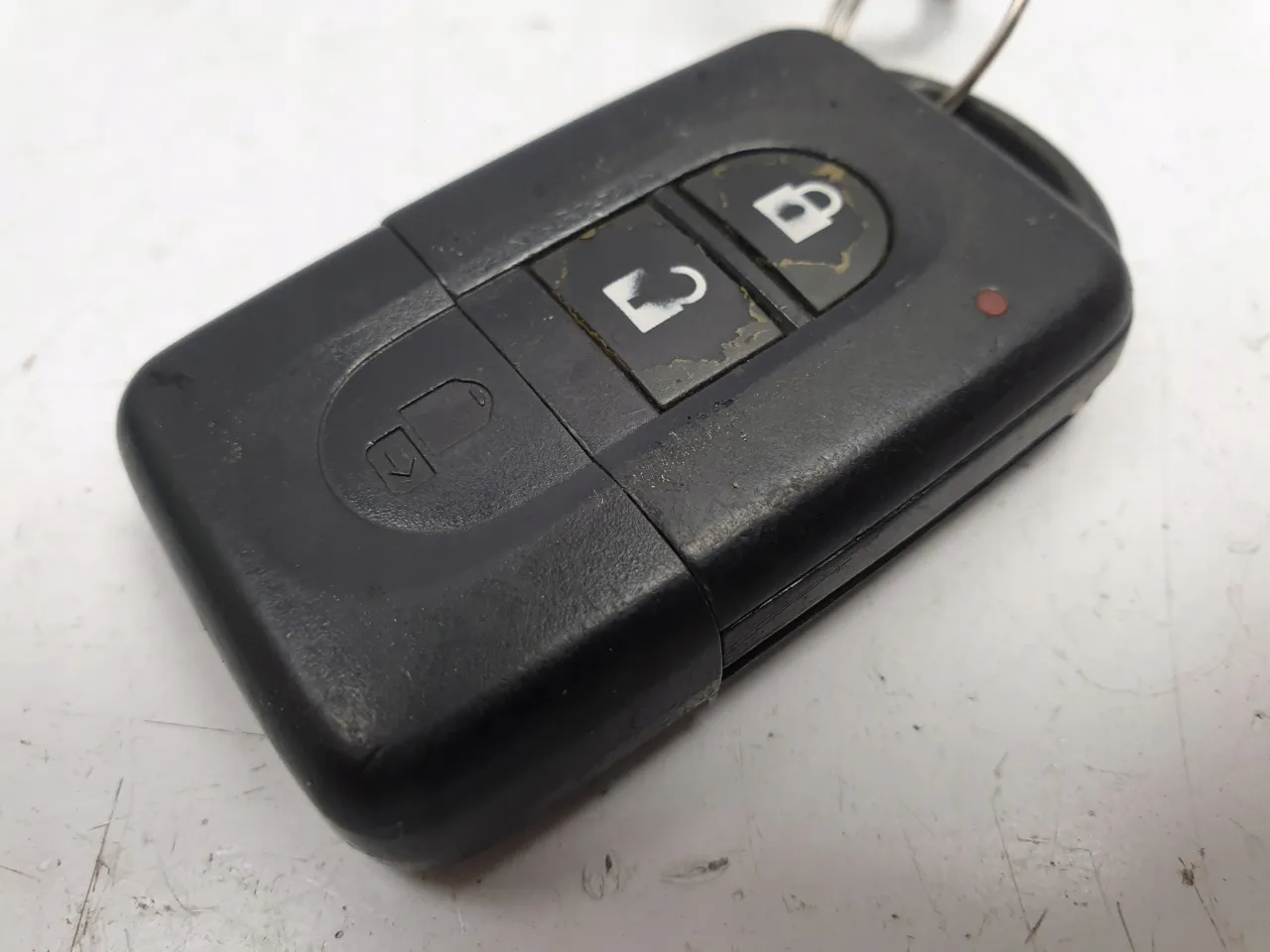 Zdjęcie Jak otworzyć Nissan Micra K12 kluczykiem, gdy pilot nie działa