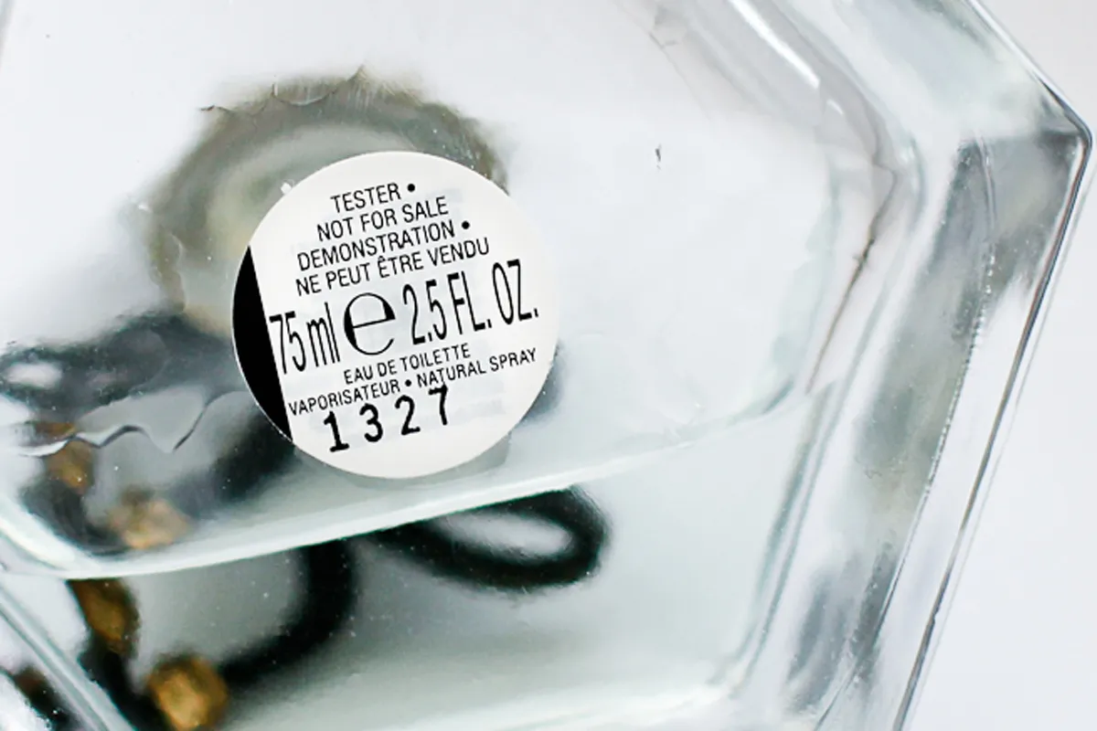 Szklana butelka z etykietą 