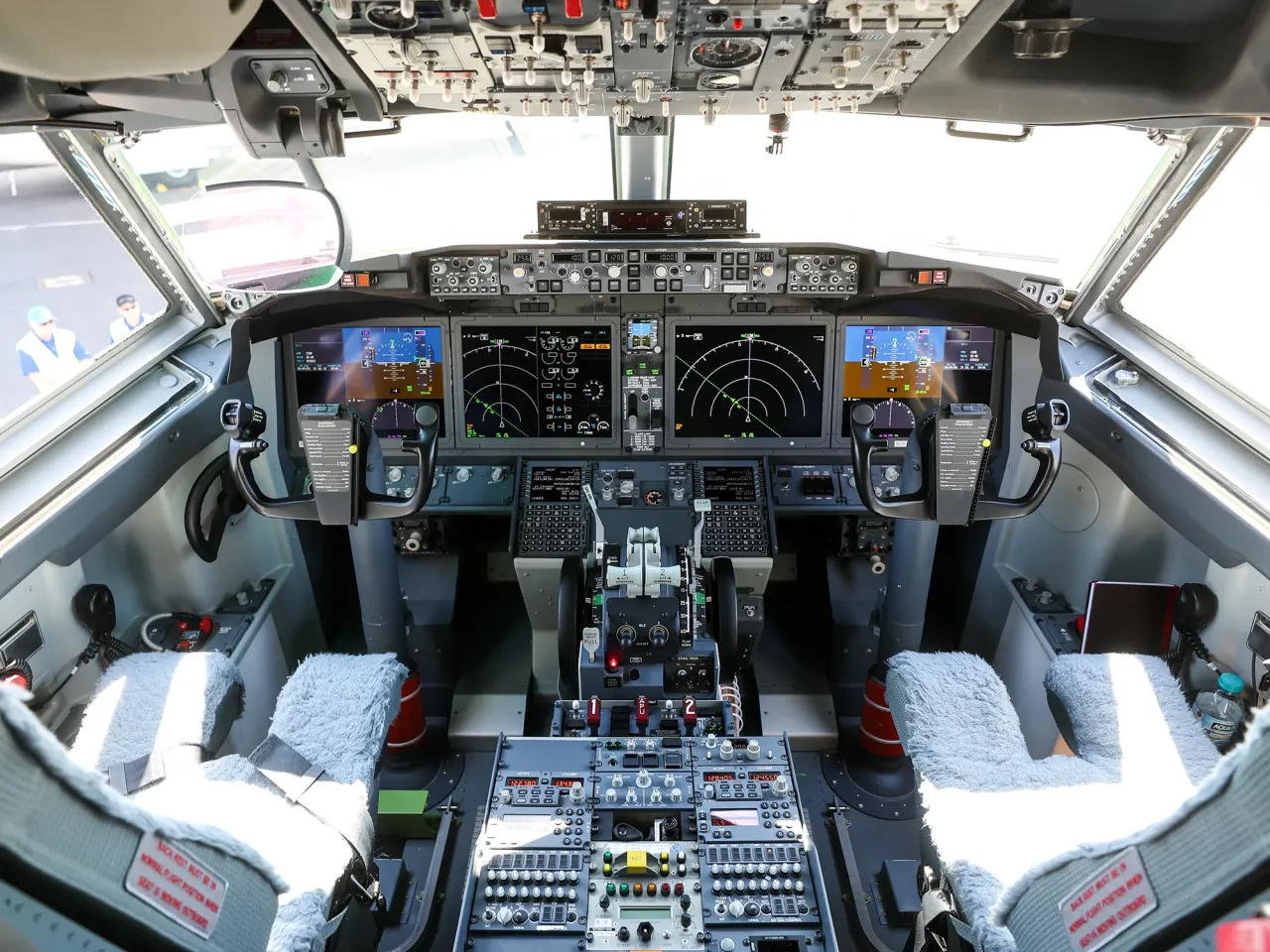 Boeing 737 cockpit