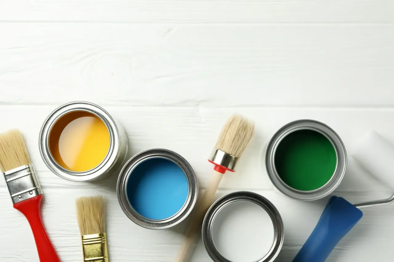 Por&oacute;wnanie farb akrylowych i alkidowych