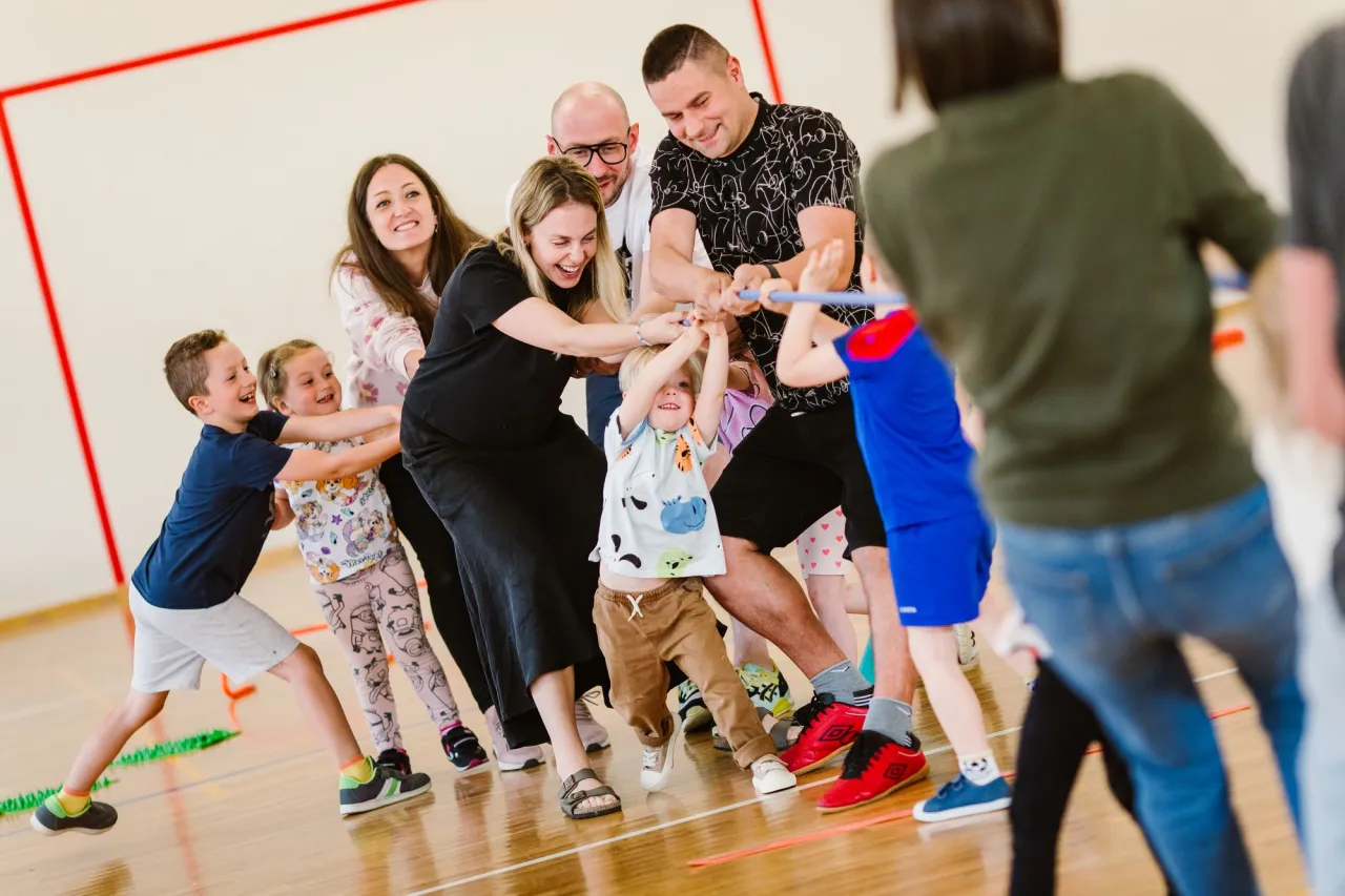 Różne zajęcia sportowe dla dzieci w szkole