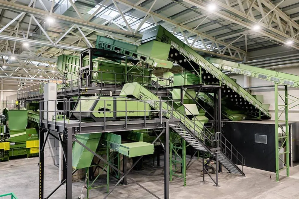 zautomatyzowana linia do sortowania odpadów z tworzyw sztucznych