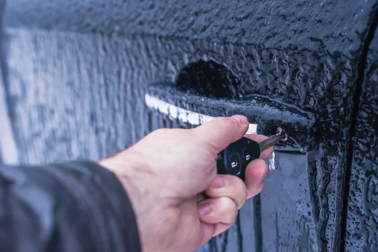 zamarznięty zamek samochodowy odmrażacz