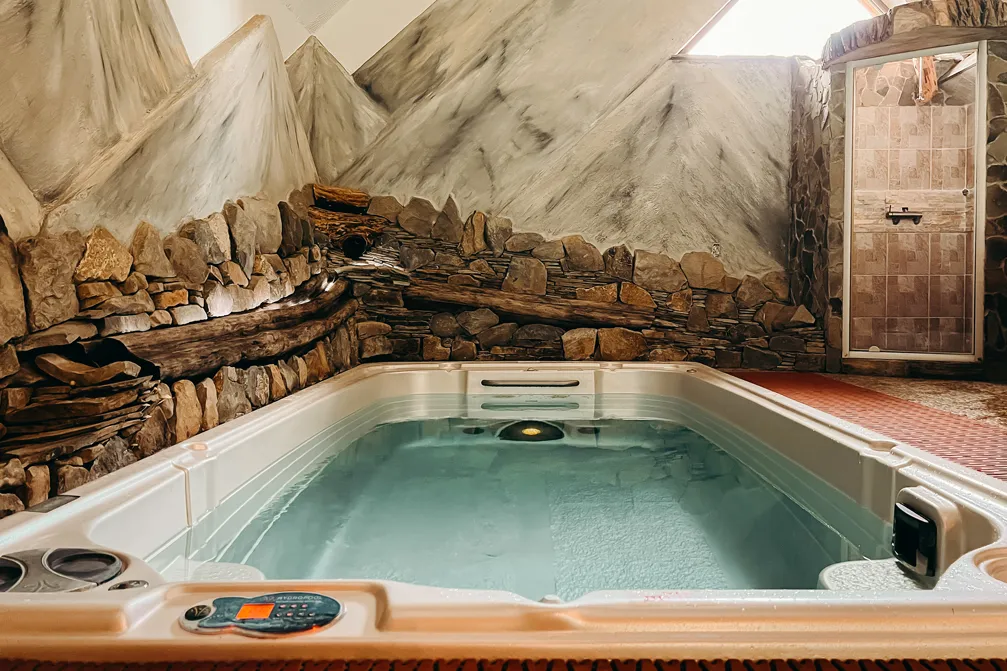 Bacówka Biały Jeleń SPA basen jacuzzi