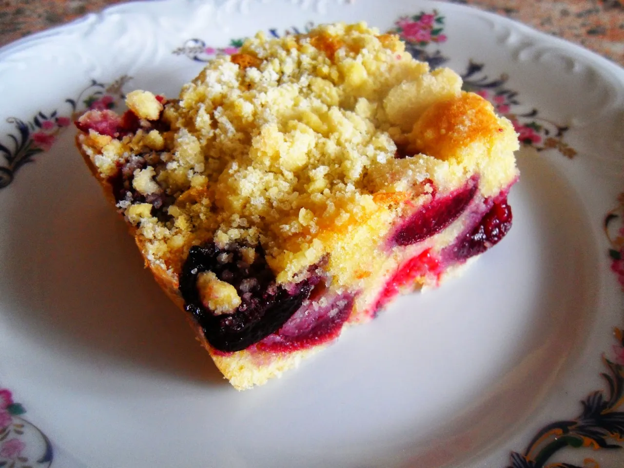 składniki na ciasto z czereśniami i kruszonką