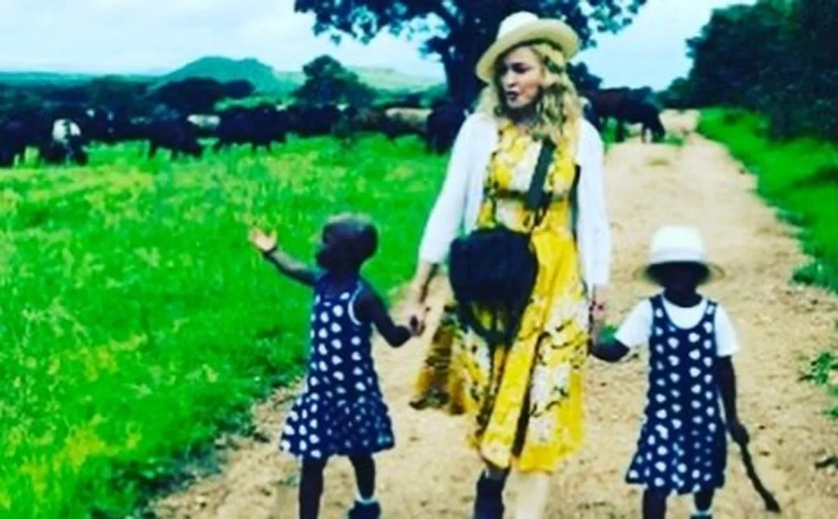 Madonna z dziećmi adoptowanymi z Malawi