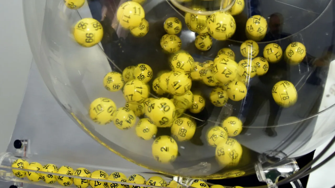 maszyna losująca lotto, losowanie lotto godziny