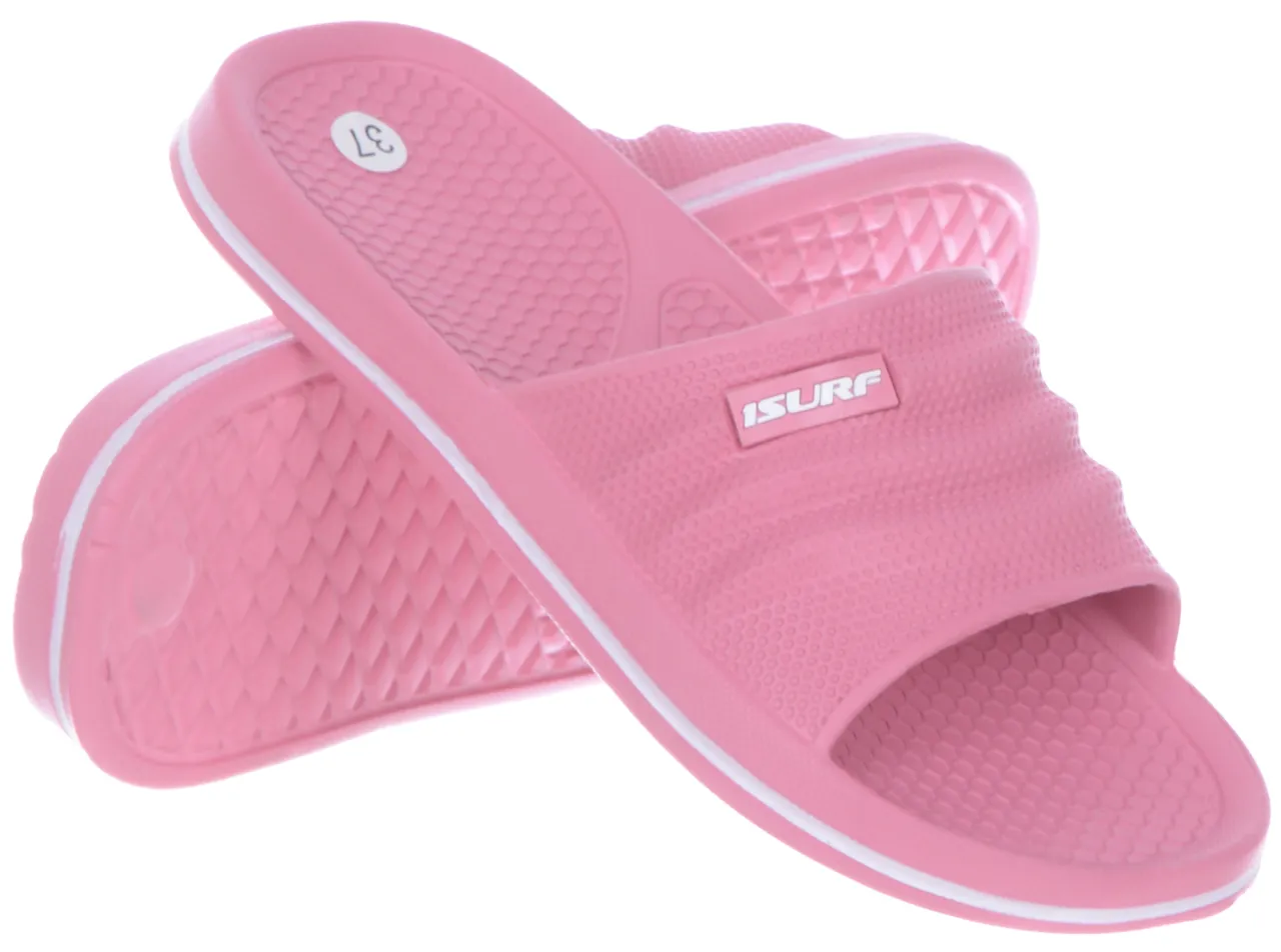 klapki basenowe przy basenie hotelowym