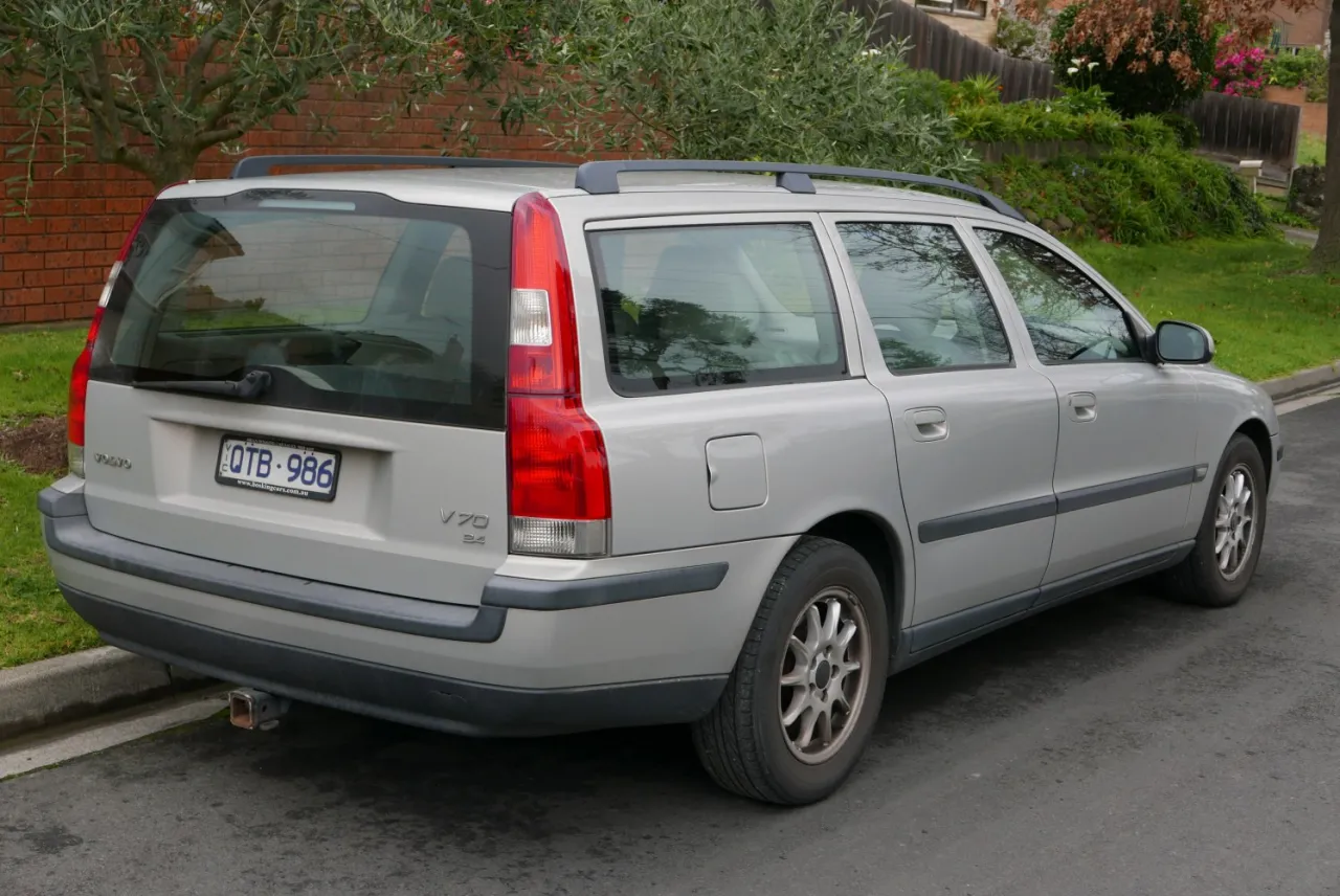 Volvo V70 II UEM lokalizacja