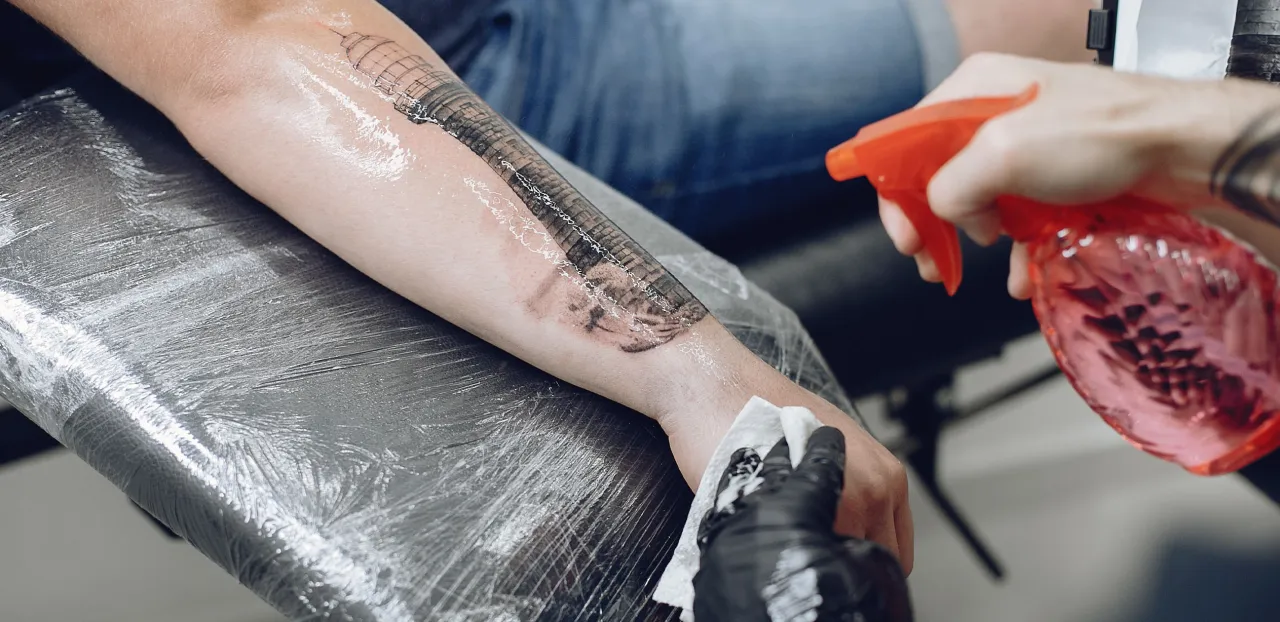 pielęgnacja świeżego tatuażu