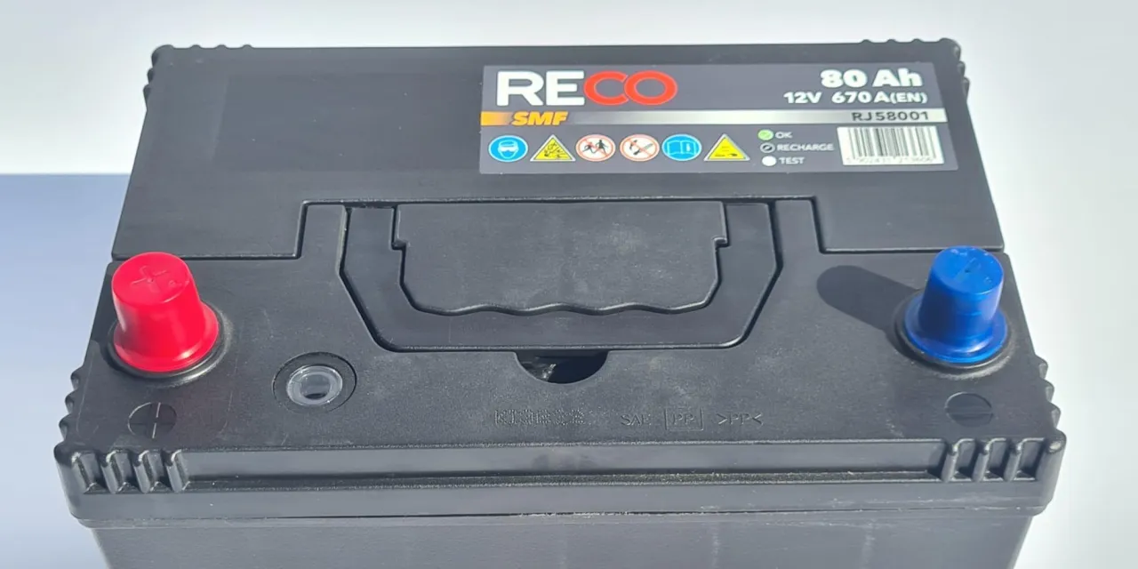 akumulator obsługowy vs bezobsługowy różnice