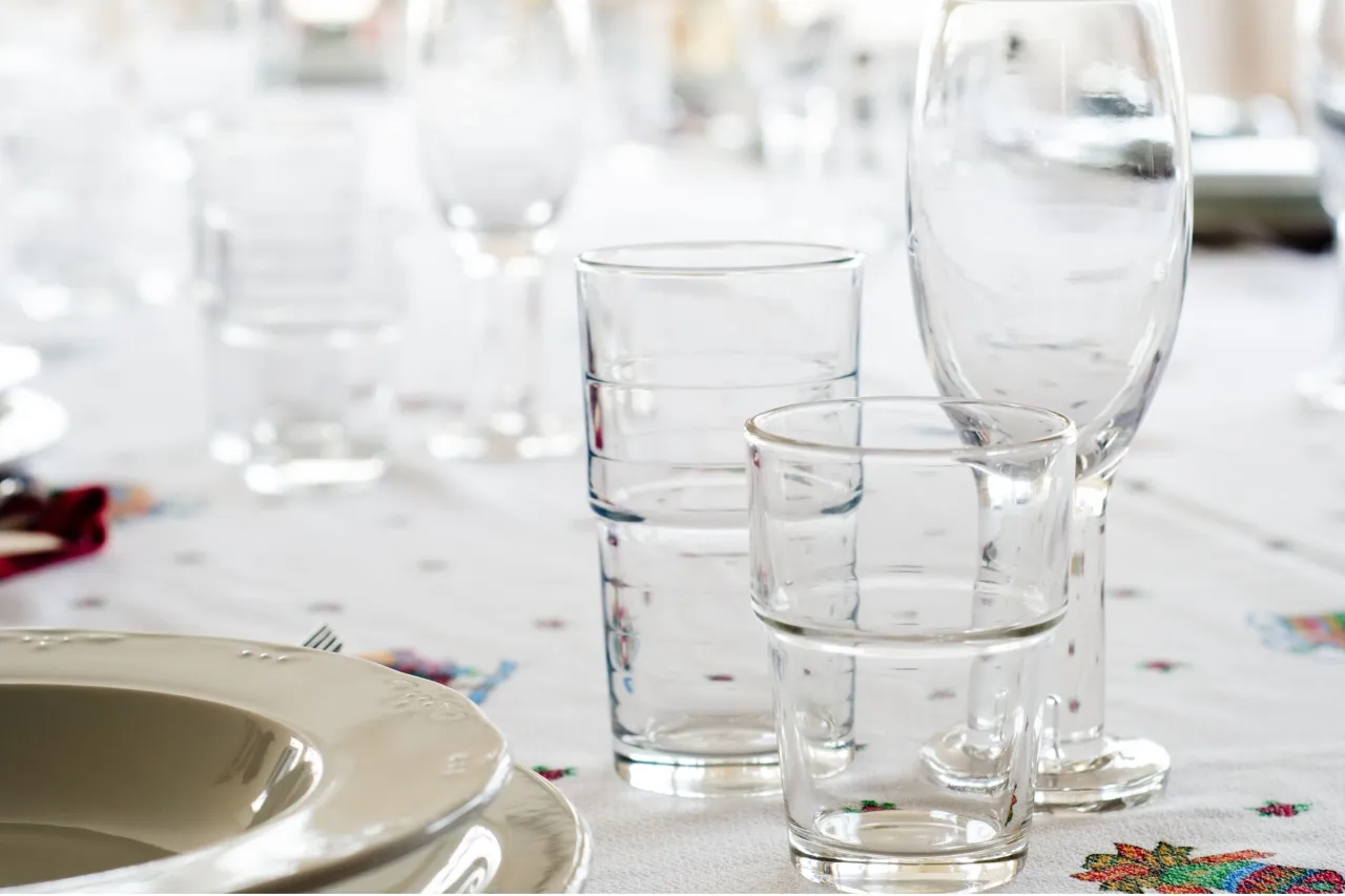 por&oacute;wnanie szkła sodowo-wapniowego krystalicznego borokrzemowego