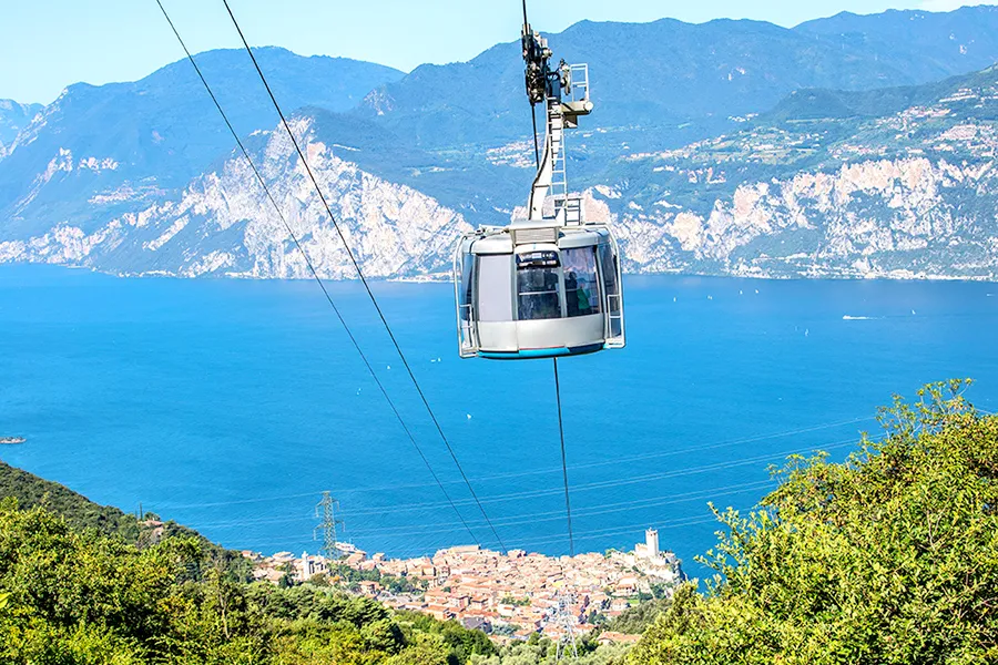 Aussicht vom Monte Baldo auf den Gardasee Seilbahn