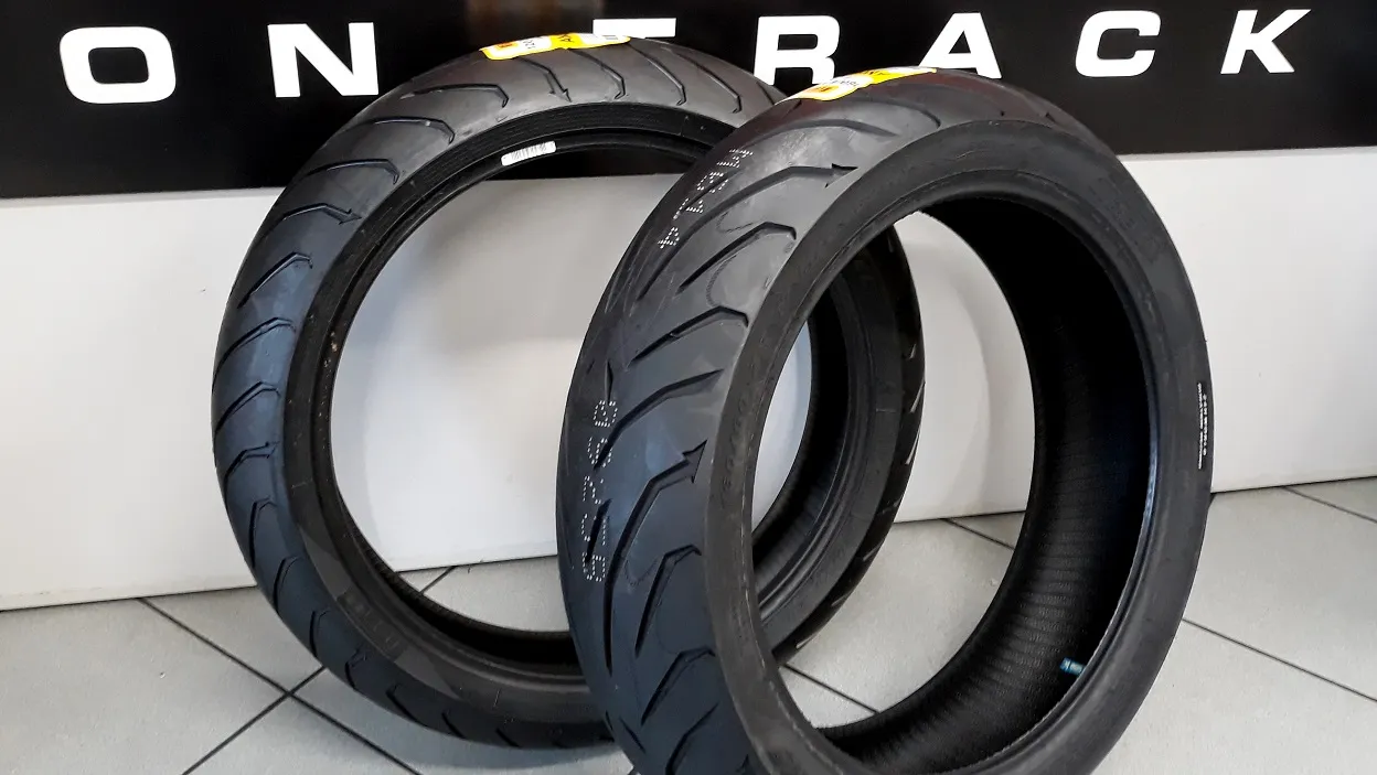 r&oacute;żne typy bieżnika opon motocyklowych dual-sport