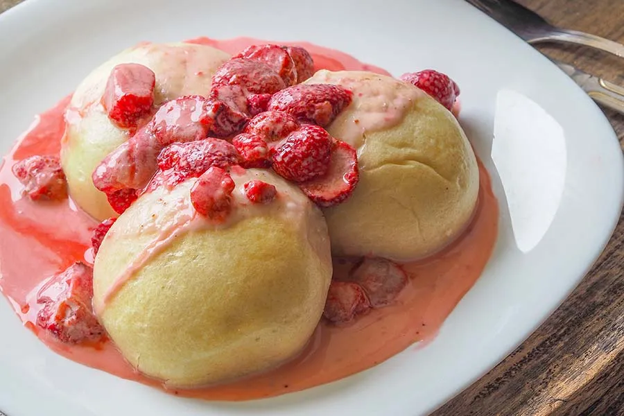 Zdjęcie Kluski na parze: Słodkie wspomnienia i wytrawne zaskoczenia