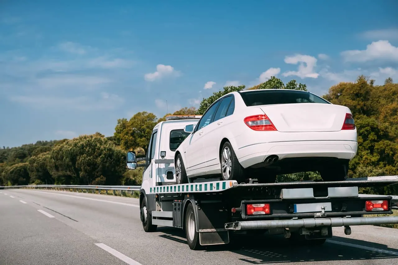 Zdjęcie Ile kosztuje holowanie na autostradzie? Sprawdź, by uniknąć wysokich opłat