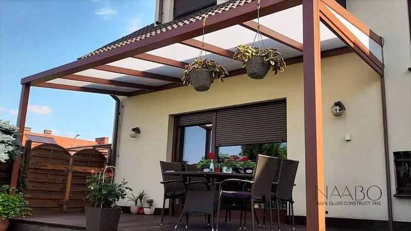 Zdjęcie Ile kosztuje zadaszenie tarasu z poliwęglanu? Sprawdź ceny i opcje