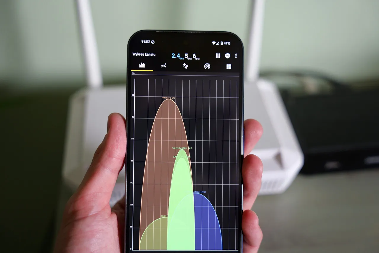 Wyb&oacute;r sieci Wi-Fi 2.4 GHz na telefonie
