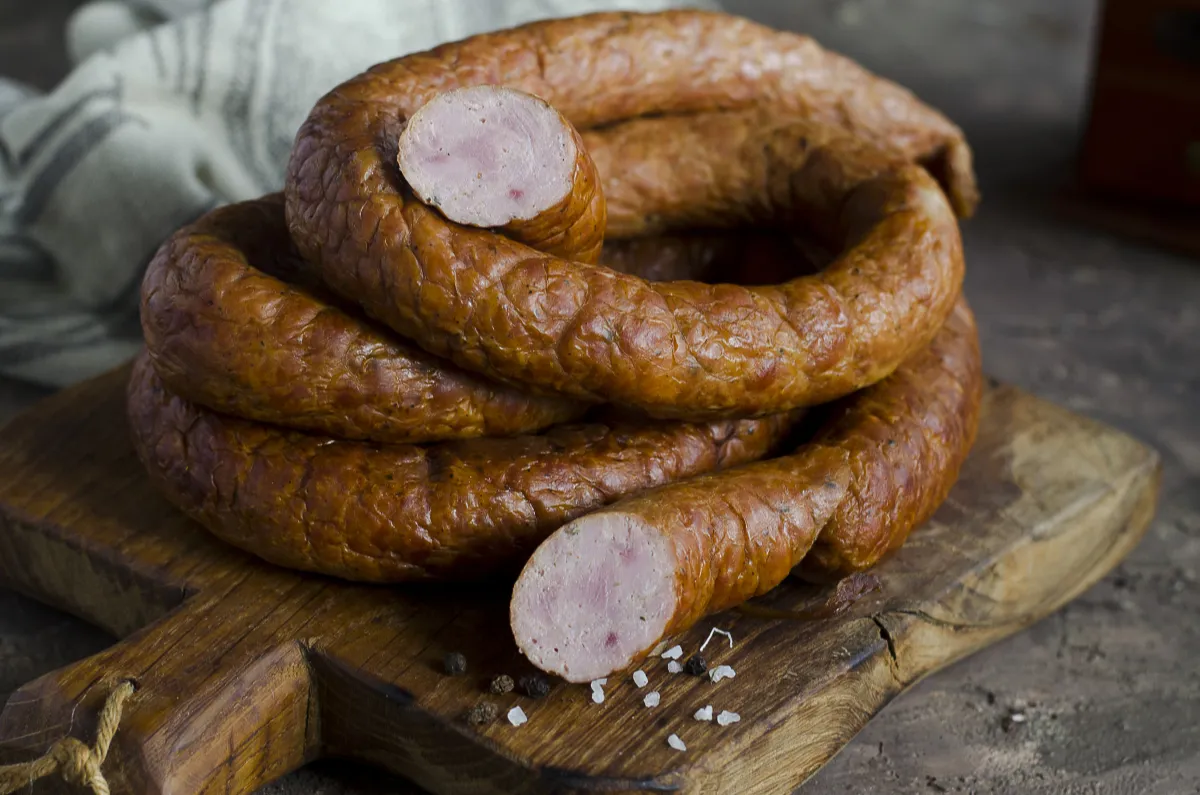 Składniki na kiełbasę z indyka