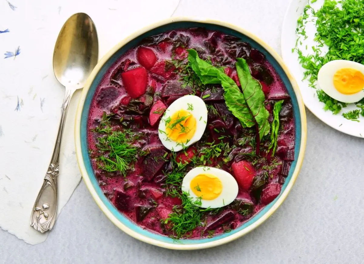 botwinka z jajkiem i koperkiem