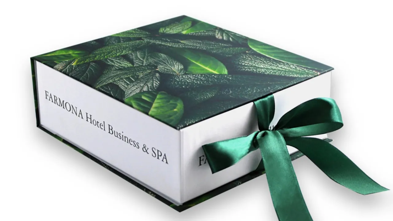 r&oacute;żne rodzaje voucher&oacute;w do spa i ich opakowania