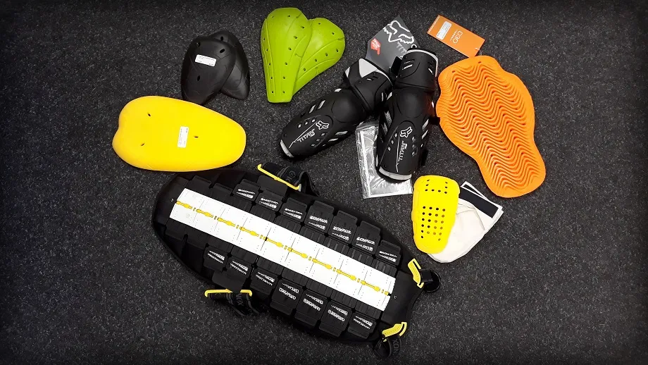 Wymiana ochraniaczy motocyklowych w kurtce