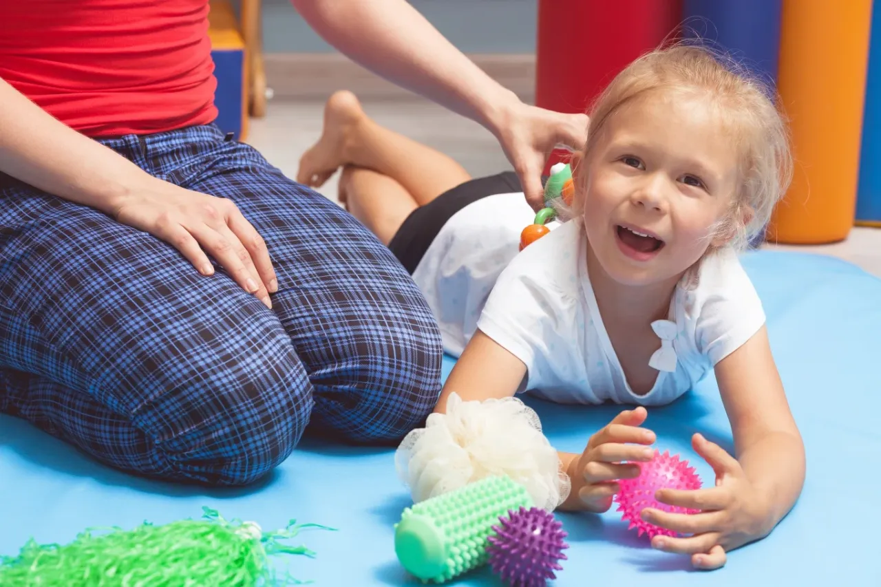 dziecko unika placu zabaw nadwrażliwość sensoryczna