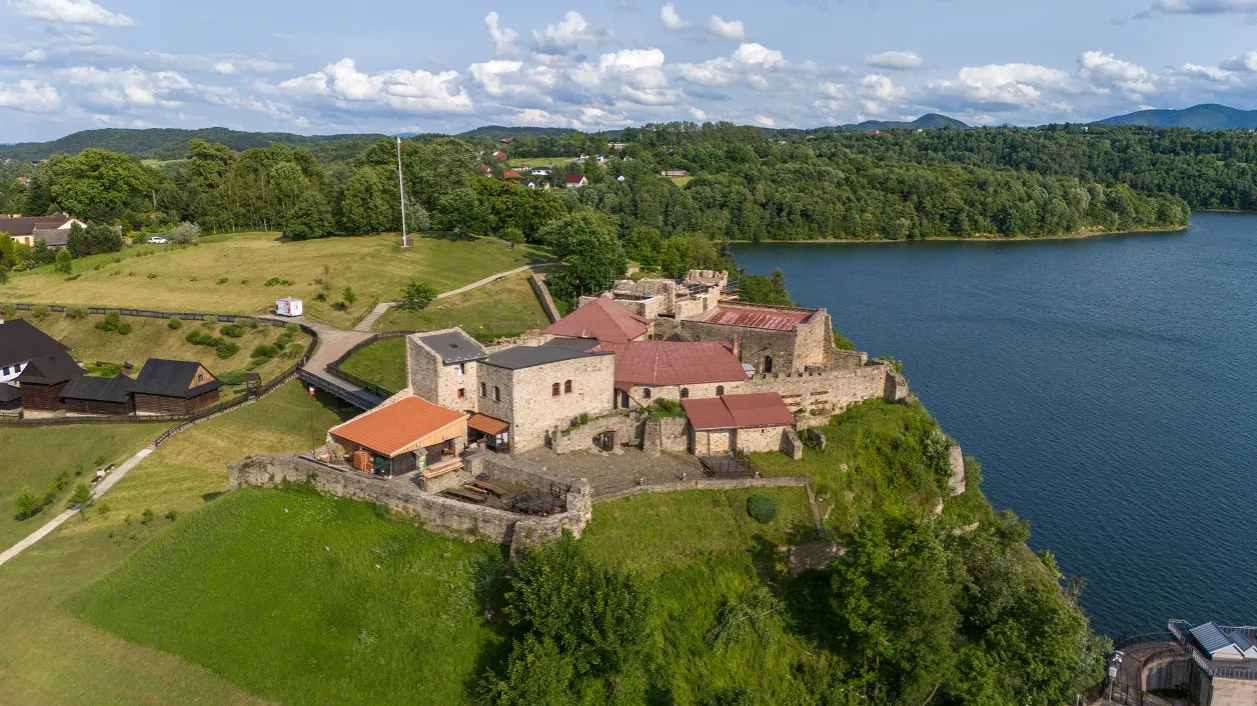 Zamek w Dobczycach panorama jeziora