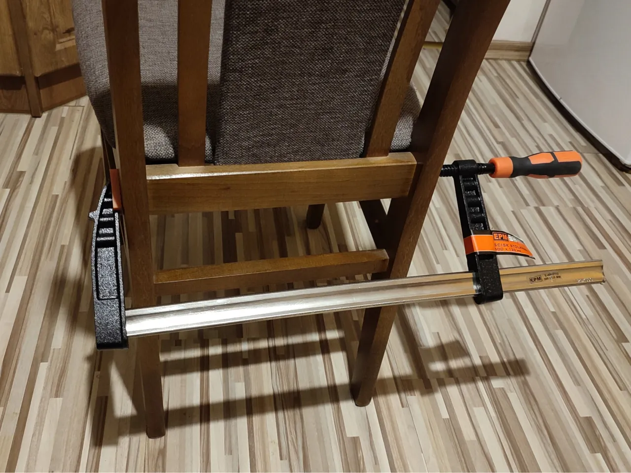 ściski stolarskie do klejenia krzesła