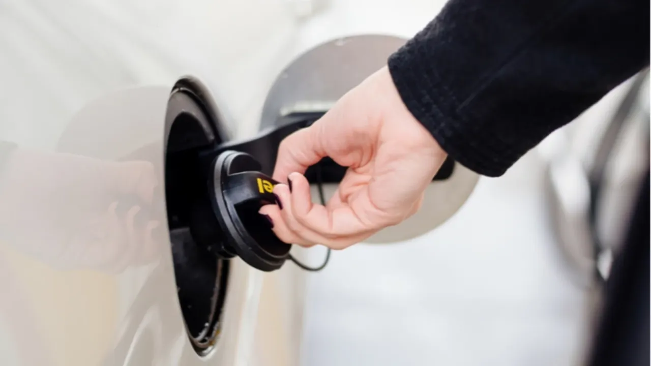 Toyota Auris instrukcja obsługi wlew paliwa