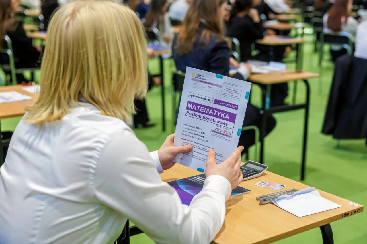 Kalendarz z zaznaczonymi datami egzaminów zawodowych CKE