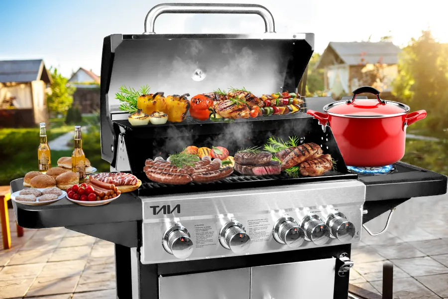 nowoczesny grill gazowy z jedzeniem