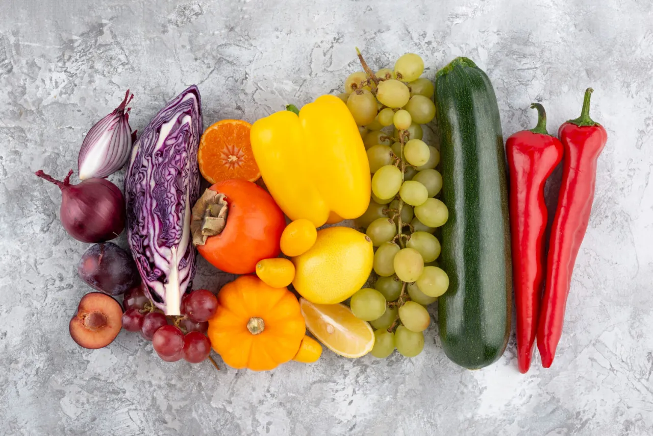 Owoce wydzielające etylen i warzywa wrażliwe na etylen w lod&oacute;wce