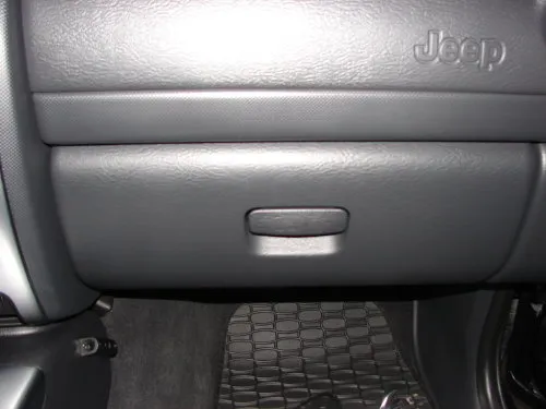 Jeep Cherokee KJ demontaż schowka pasażera