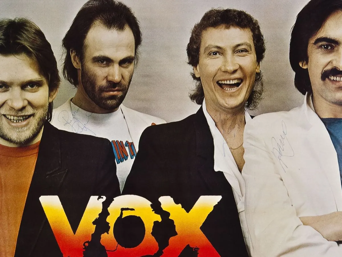 Czterech mężczyzn z zespołu VOX, kt&oacute;rzy śpiewali bananowy song.