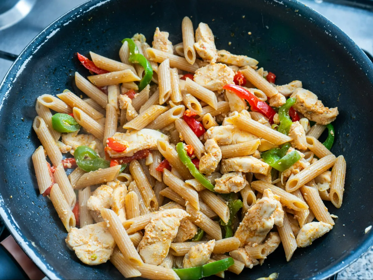 Zdjęcie Pyszne przepisy na penne, które zachwycą Twoje podniebienie