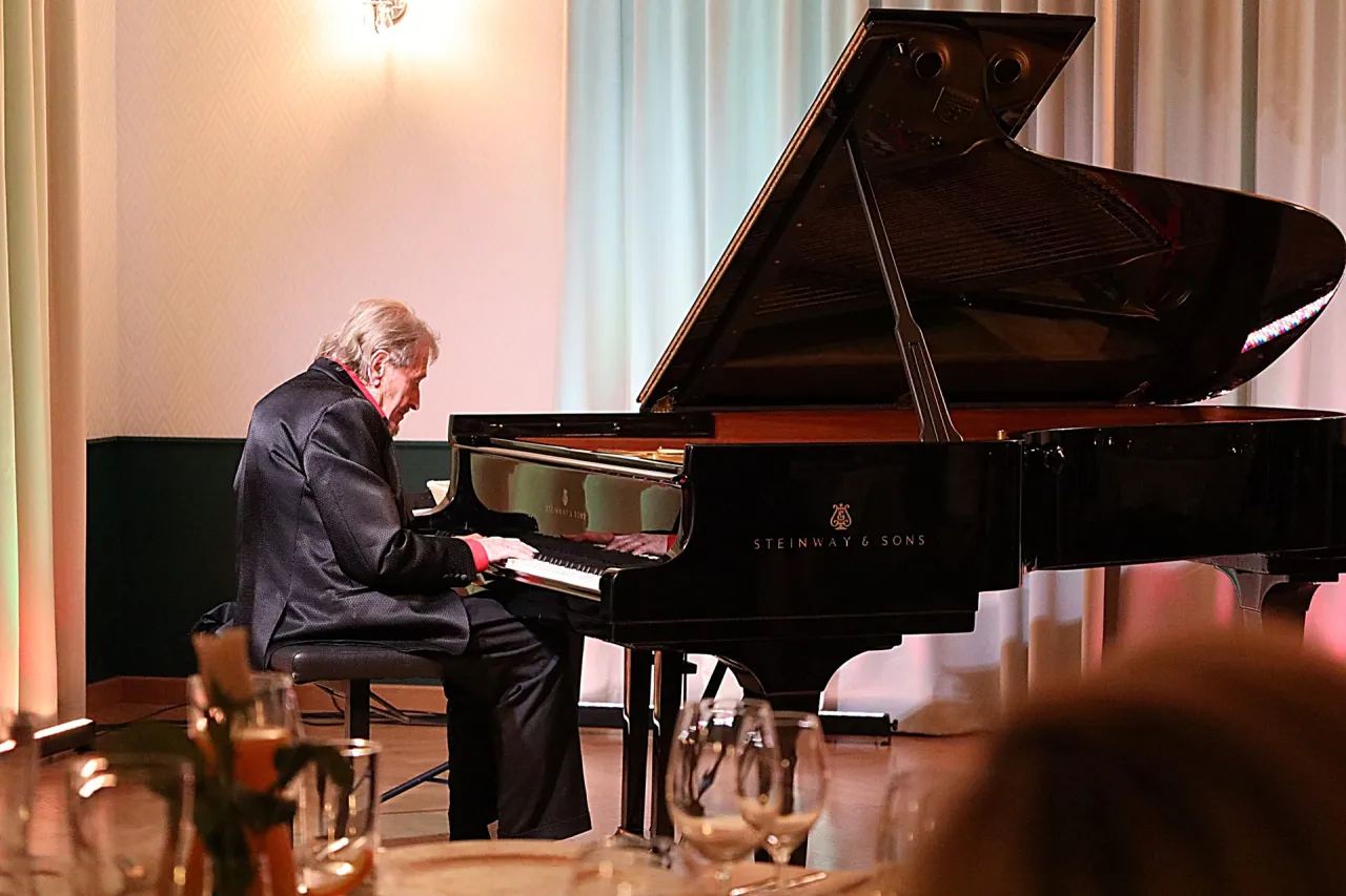 Zdjęcie Adam Makowicz - wybitny polski pianista jazzowy i jego osiągnięcia