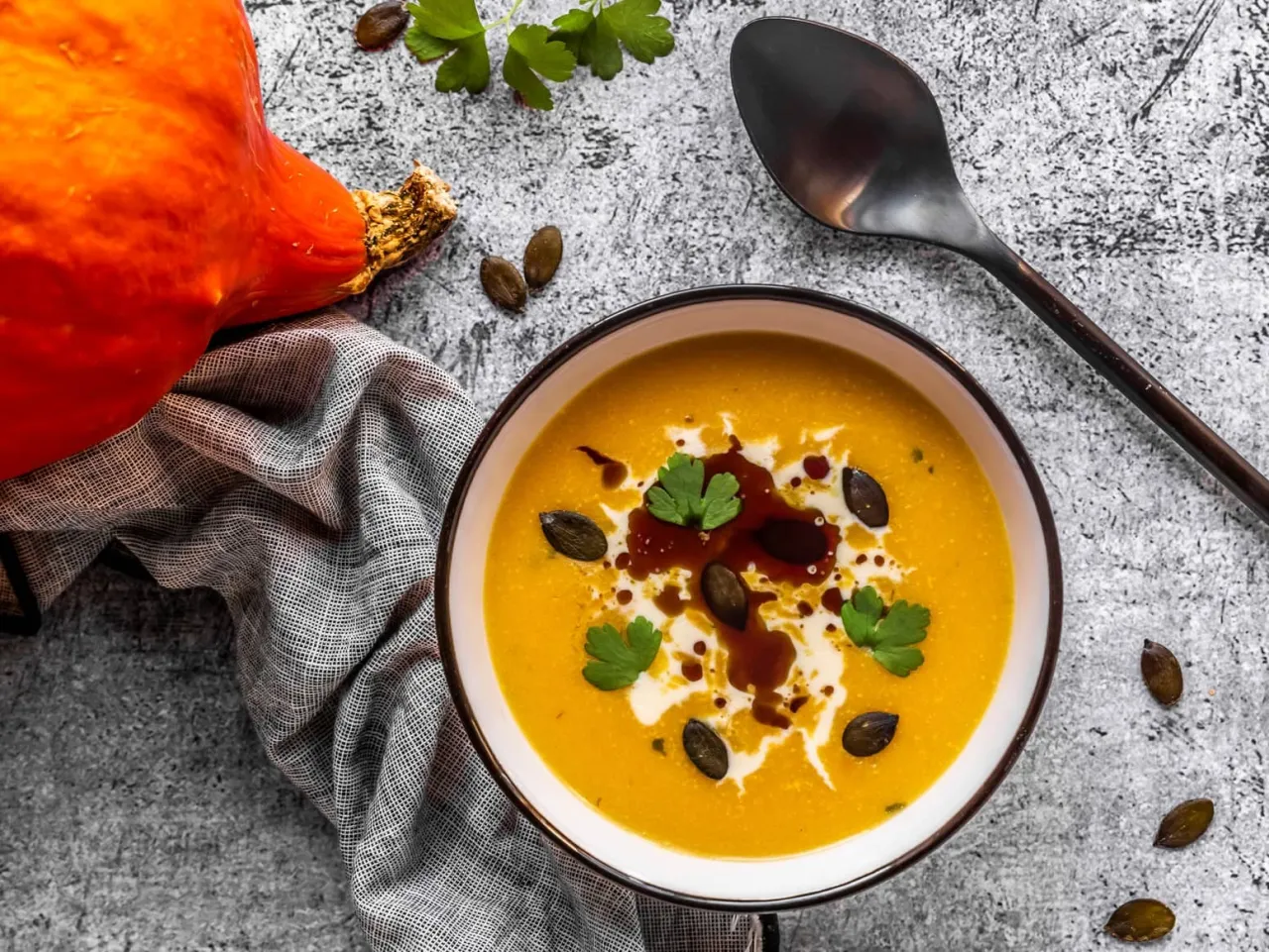 Zdjęcie Die besten Gewürze für eine aromatische Kürbissuppe entdecken