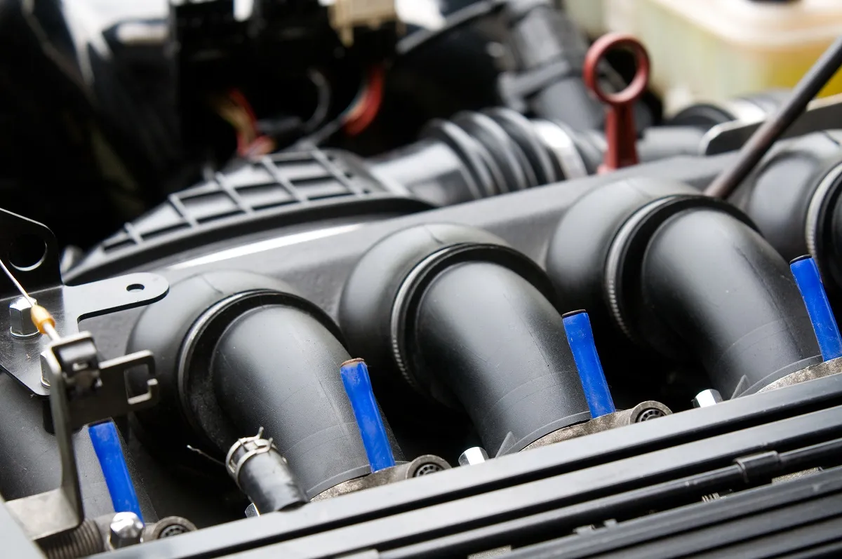 Zdjęcie Nieszczelny kolektor ssący objawy diesel: jak rozpoznać problemy?