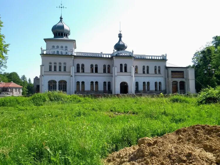 Zdjęcie Pałac w Osieku: Historia, architektura i tajemnice tego zabytku