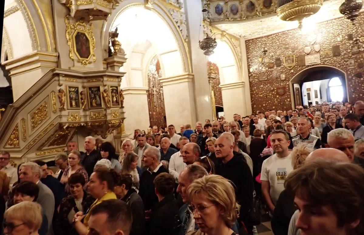 Zdjęcie Czego nie wolno robić w kościele? Unikaj tych błędów i faux pas