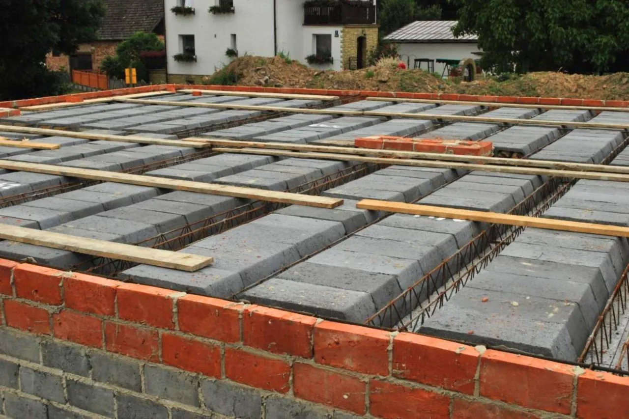 Zdjęcie Strop rector czy teriva: Który wybór oszczędzi Twój budżet?