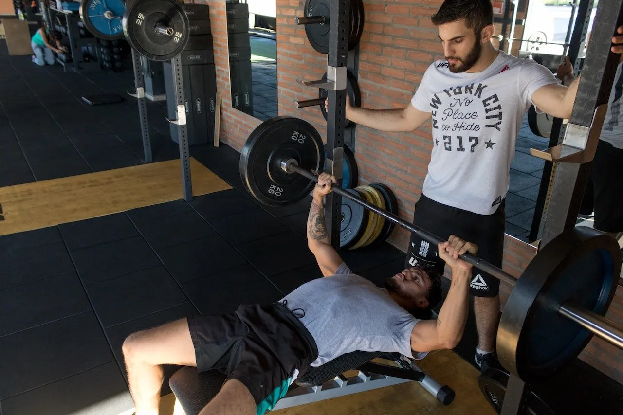 Zdjęcie Ile kcal spala trening siłowy? Odkryj prawdę o spalaniu kalorii