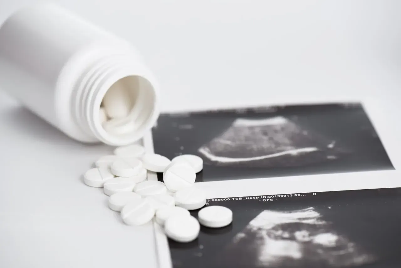 Zdjęcie Czy ginekolog przepisze tabletki poronne? Sprawdź, jakie są możliwości