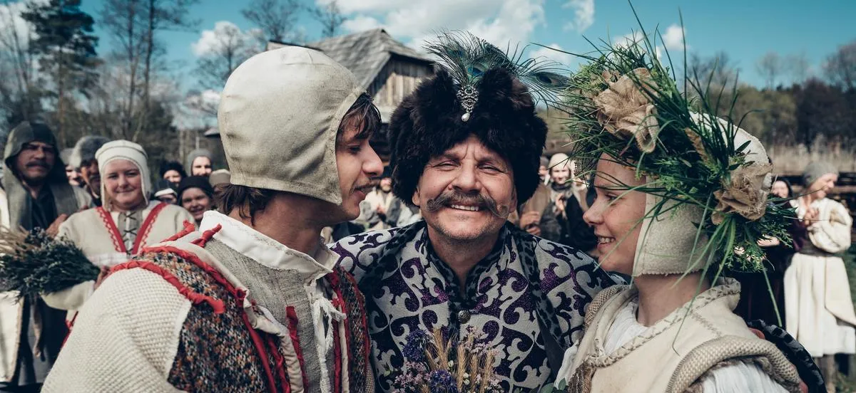 Zdjęcie Serial 1670 Online: Czy naprawdę warto poświęcić czas na ten tytuł?
