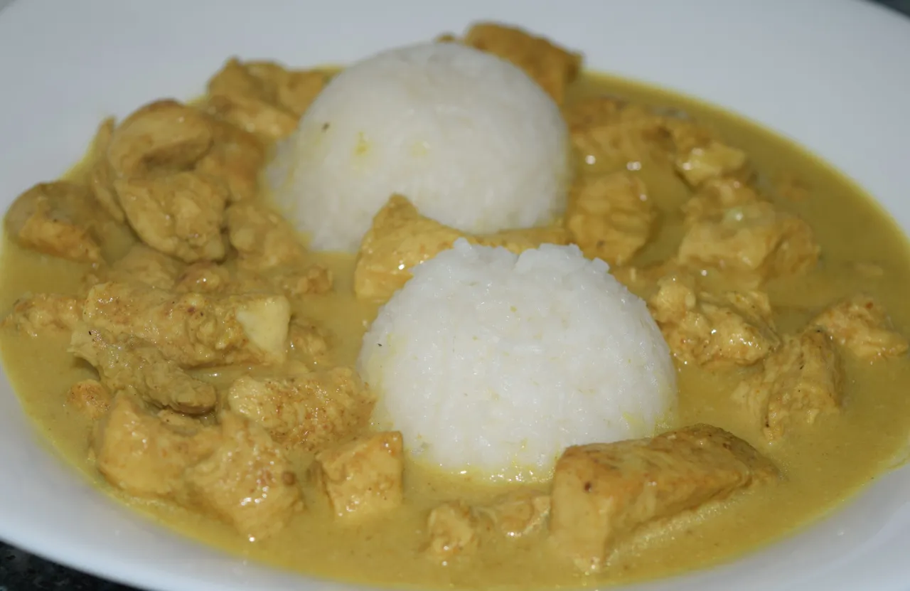 Zdjęcie Jak zagęścić sos curry: skuteczne metody na idealną konsystencję