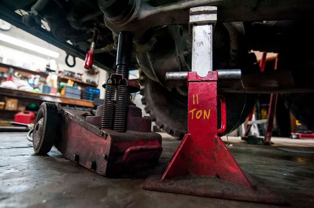 Zdjęcie Jak skutecznie odpowietrzyć lewarek hydrauliczny i uniknąć problemów z działaniem