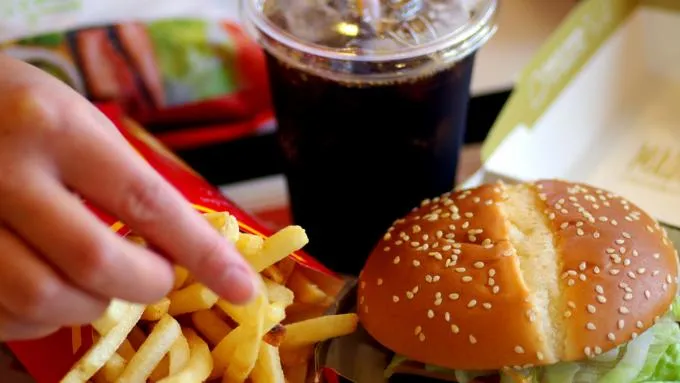 Zdjęcie Ile kalorii ma burger Drwala? Zaskakujące informacje o kaloriach